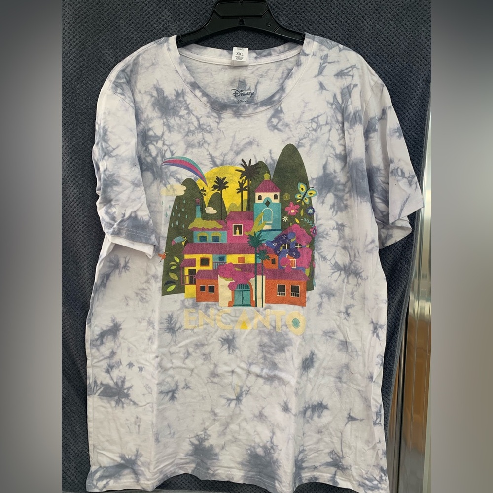 **NWOT Disney Encanto T-Shirt XXL